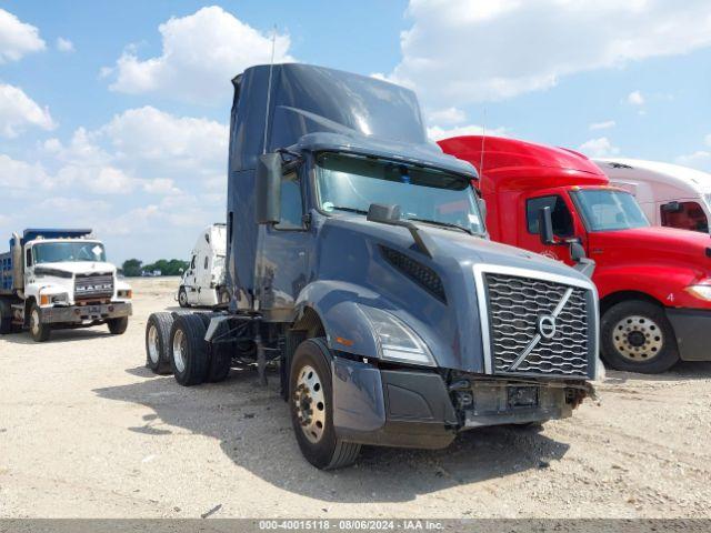  Salvage Volvo Vnl