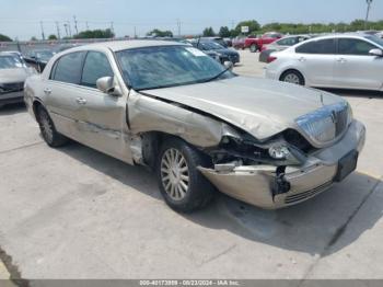  Salvage Lincoln Towncar