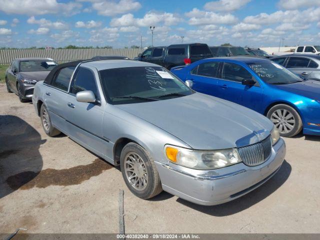  Salvage Lincoln Towncar