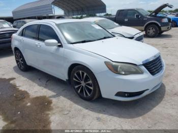  Salvage Chrysler 200