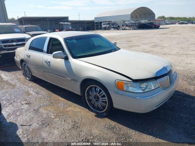  Salvage Lincoln Towncar