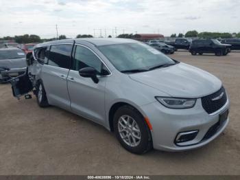  Salvage Chrysler Pacifica