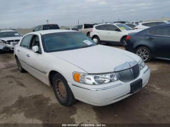  Salvage Lincoln Towncar