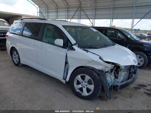  Salvage Toyota Sienna