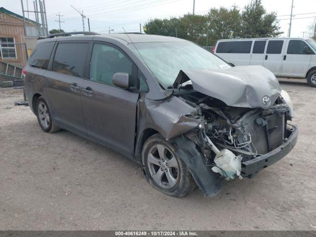  Salvage Toyota Sienna