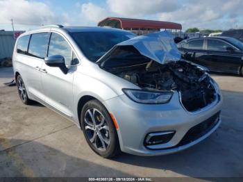  Salvage Chrysler Pacifica