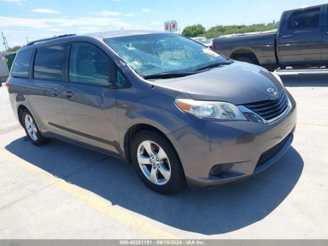  Salvage Toyota Sienna