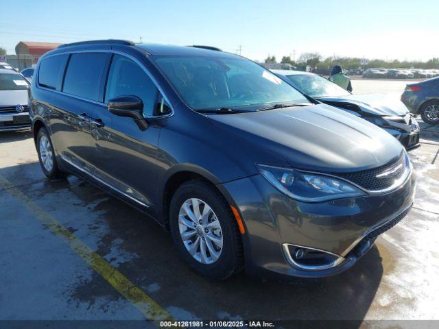  Salvage Chrysler Pacifica