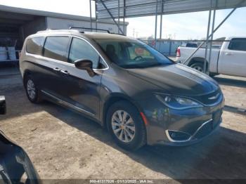  Salvage Chrysler Pacifica