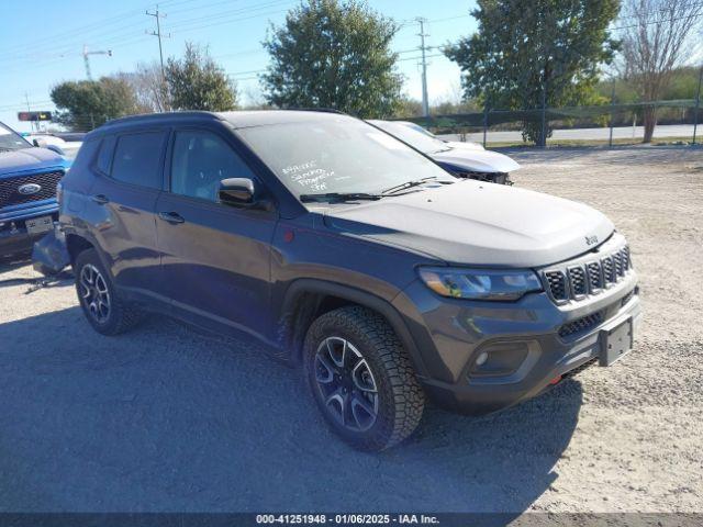  Salvage Jeep Compass