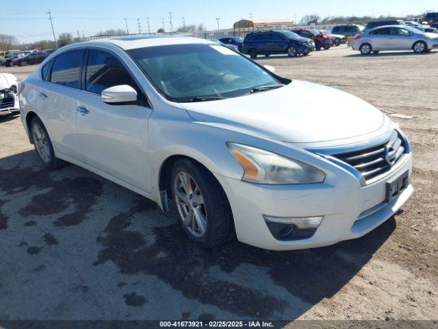  Salvage Nissan Altima