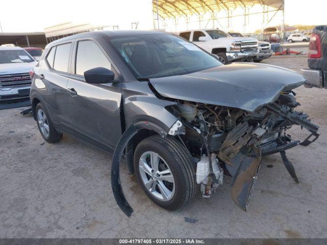  Salvage Nissan Kicks