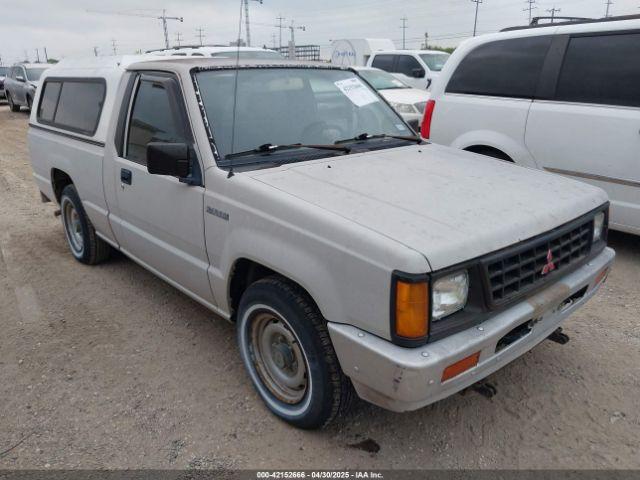  Salvage Mitsubishi Mighty Max   S