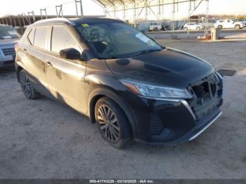  Salvage Nissan Kicks