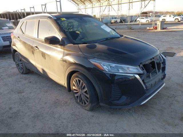  Salvage Nissan Kicks