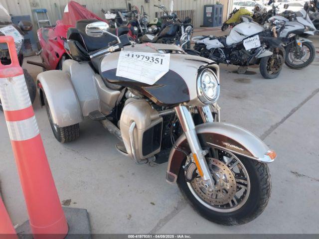  Salvage Harley-Davidson Flhtcutg