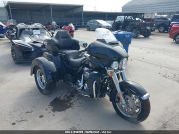  Salvage Harley-Davidson Flhtcutg