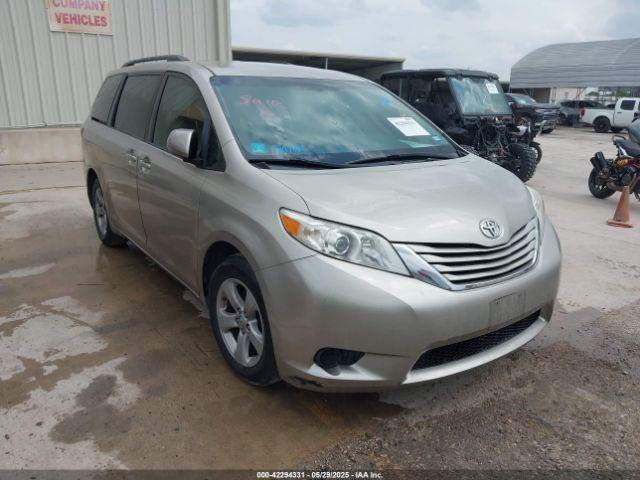  Salvage Toyota Sienna