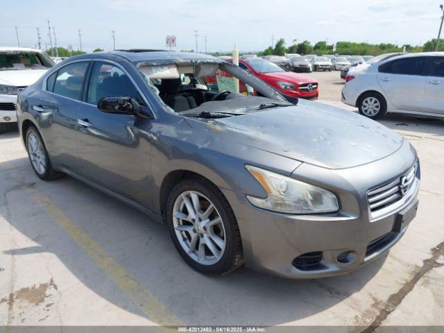  Salvage Nissan Maxima