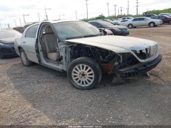  Salvage Lincoln Towncar