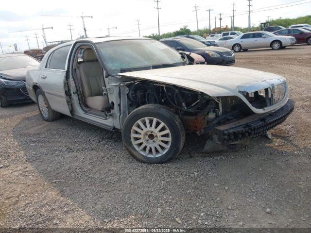  Salvage Lincoln Towncar