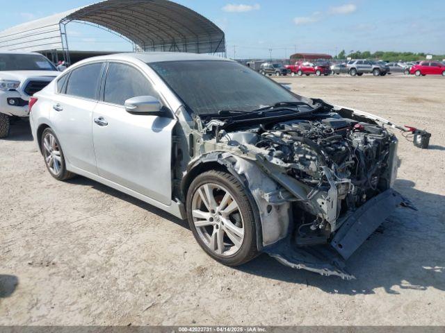  Salvage Nissan Altima