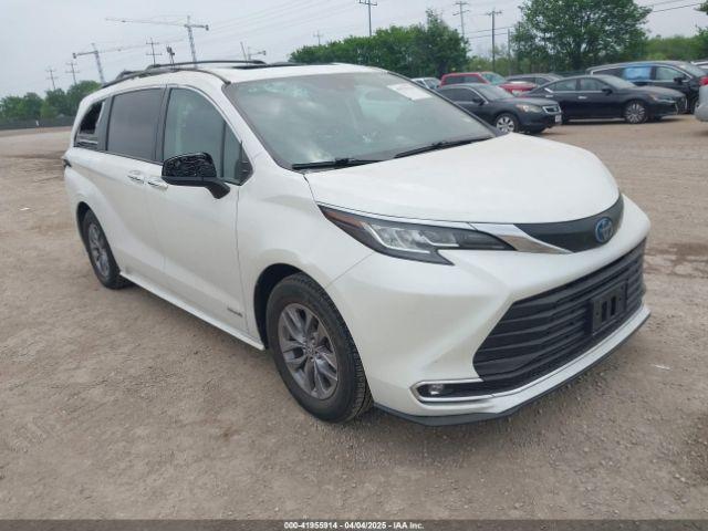  Salvage Toyota Sienna