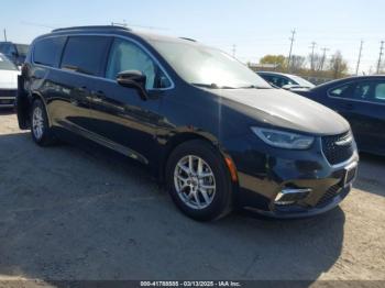  Salvage Chrysler Pacifica