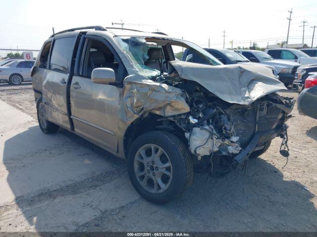  Salvage Toyota Sienna