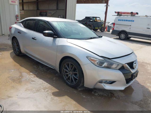  Salvage Nissan Maxima