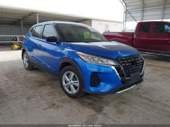 Salvage Nissan Kicks