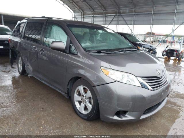  Salvage Toyota Sienna