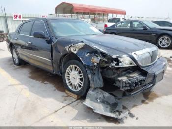  Salvage Lincoln Towncar