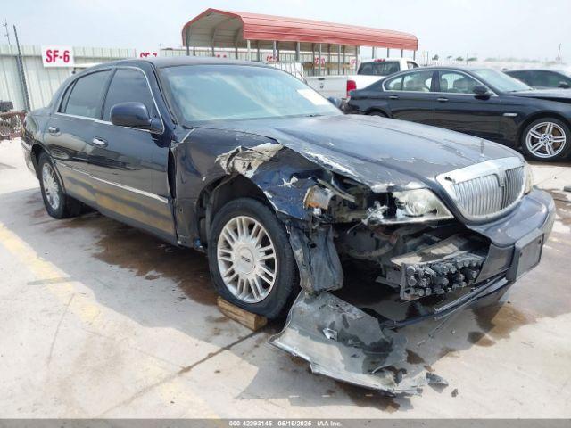  Salvage Lincoln Towncar