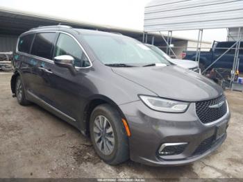  Salvage Chrysler Pacifica