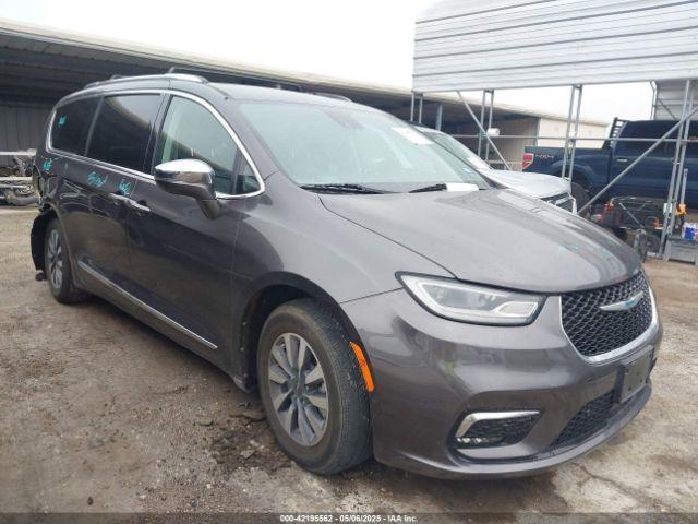  Salvage Chrysler Pacifica