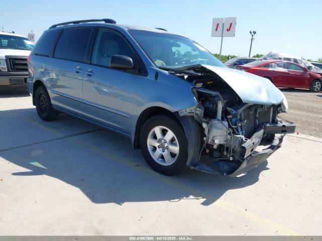  Salvage Toyota Sienna