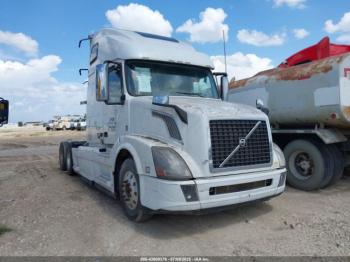  Salvage Volvo Vn