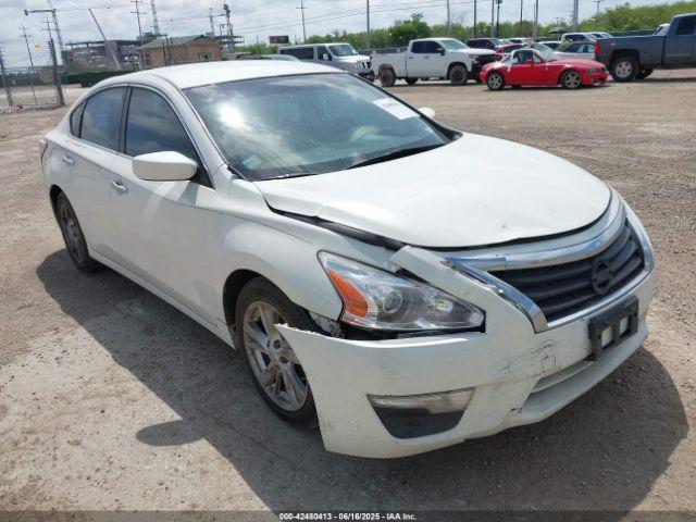  Salvage Nissan Altima