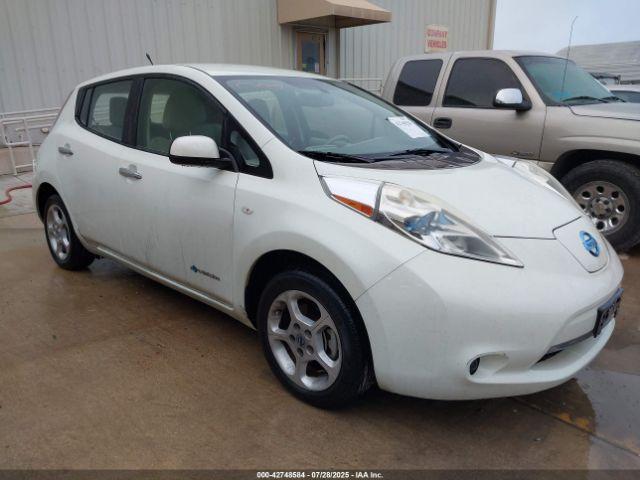  Salvage Nissan LEAF