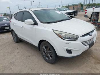 Salvage Hyundai TUCSON