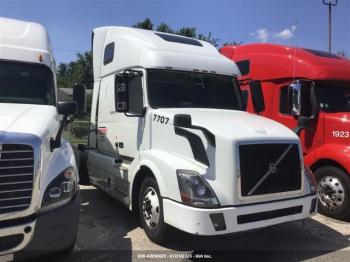  Salvage Volvo Vn