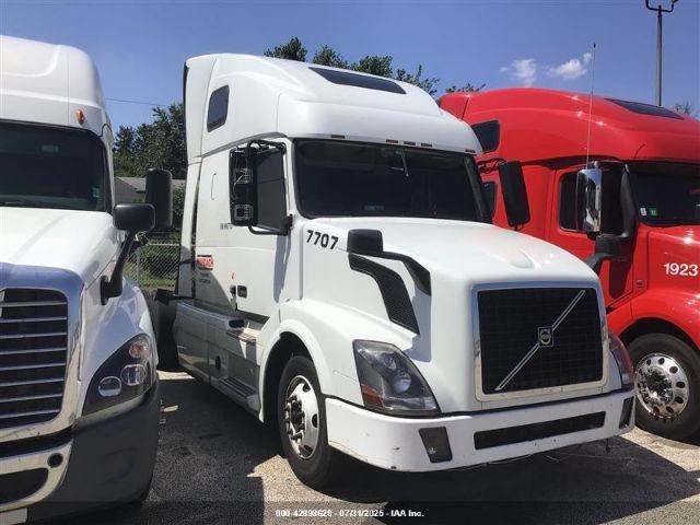  Salvage Volvo Vn