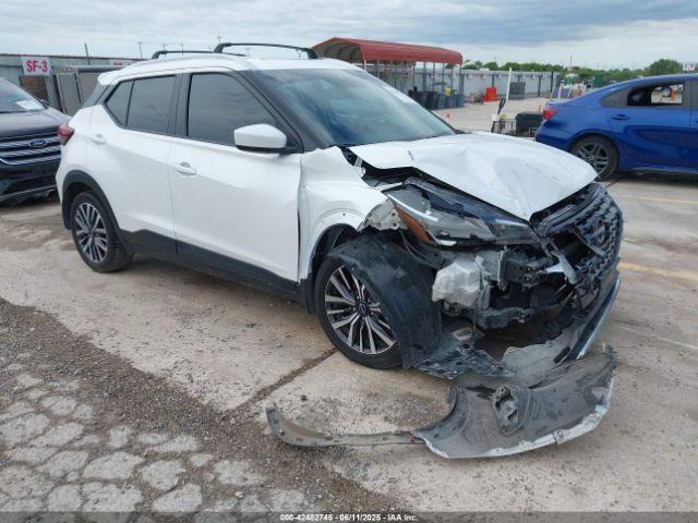  Salvage Nissan Kicks