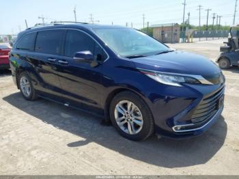  Salvage Toyota Sienna
