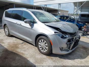  Salvage Chrysler Pacifica