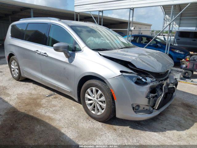  Salvage Chrysler Pacifica
