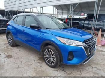  Salvage Nissan Kicks