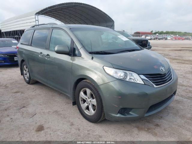  Salvage Toyota Sienna