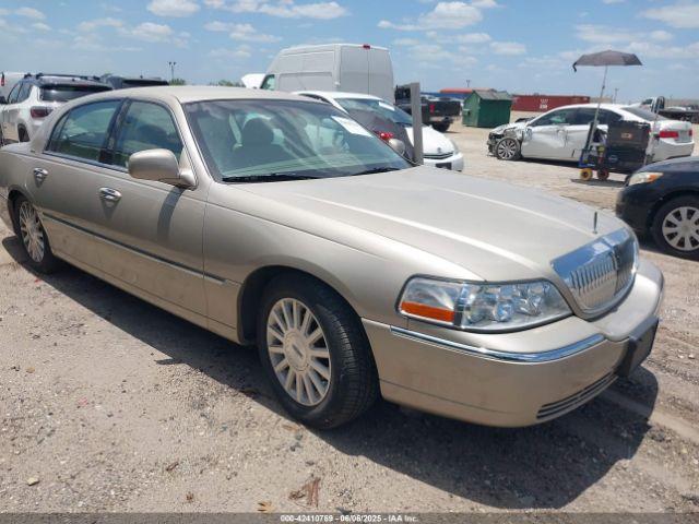  Salvage Lincoln Towncar